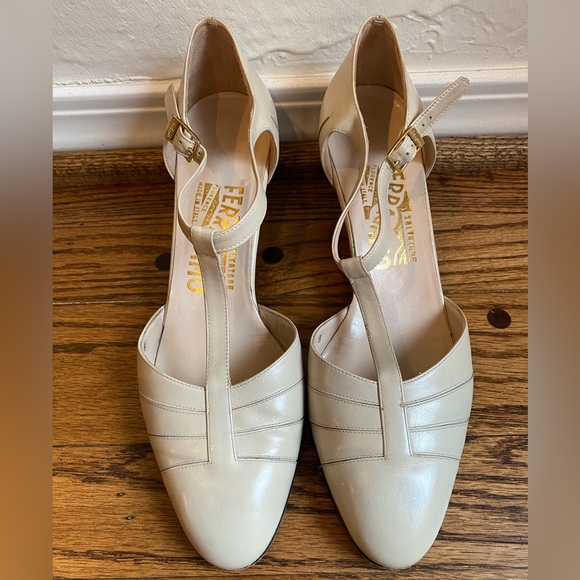 Vintage Ferragamo T-Strap Heels 7B - Picture 1 of 8